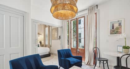 Tranquility with Garden & Heated Pool near King Street