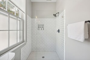 Suite 2 | Bathroom | Shower, free toiletries, hair dryer, bathrobes