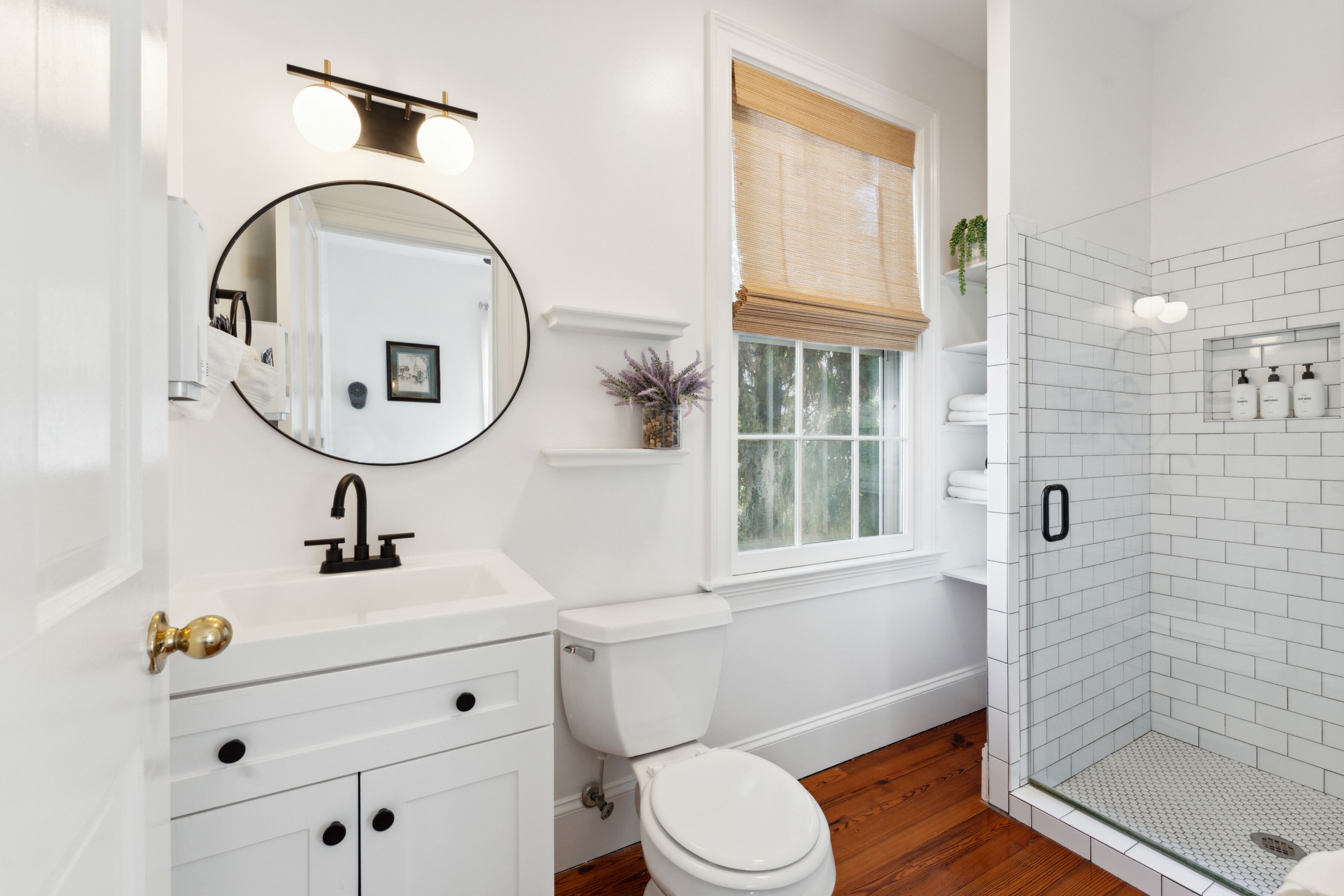 Tranquility with Garden & Heated Pool near King Street