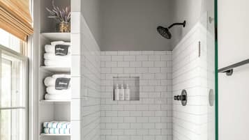 Suite 1 | Badkamer met douche