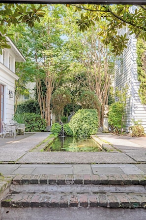 Courtyard - Cottage with Beautiful Garden and Heated Pool (Charleston)