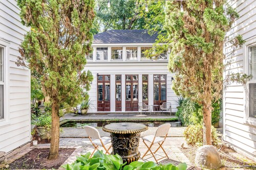 Cottage with Beautiful Garden and Heated Pool