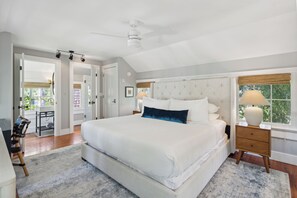 Stórt lúxuseinbýlishús - 1 stórt tvíbreitt rúm með svefnsófa - aðgengi að sundlaug | 1 svefnherbergi, rúmföt af bestu gerð, rúm með memory foam dýnum