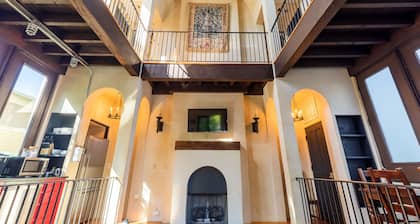 Perfect Location in Downtown Charleston