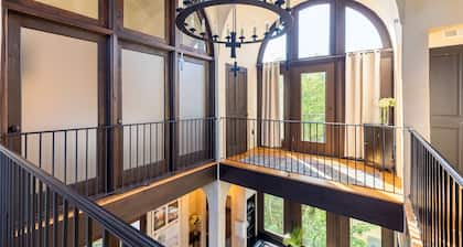 Perfect Location in Downtown Charleston