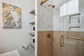 Bathroom - Beautiful Renovated Apartment Near King Street (Charleston)