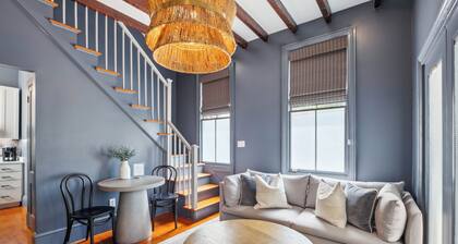 Beautiful Renovated Apartment Near King Street