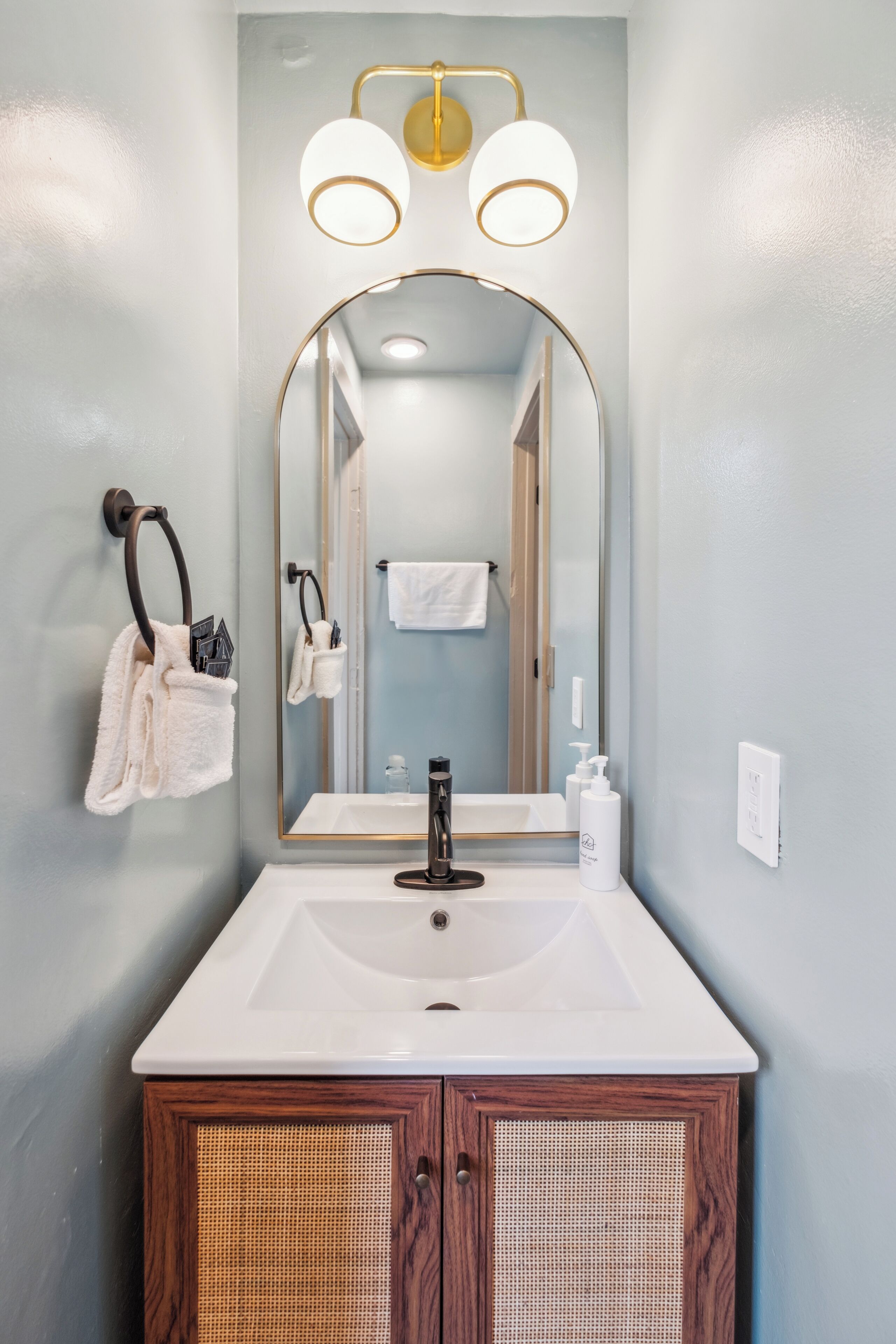 Apartment E | Bathroom | Free toiletries, hair dryer, towels, soap