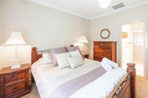 3 bedrooms, desk, iron/ironing board, travel crib
