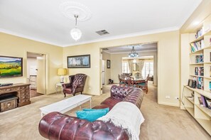 TV, fireplace, offices - Ayr House - Echuca Holiday Homes (Echuca)