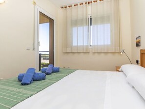 2 habitaciones, tabla de planchar con plancha y cuna de viaje 