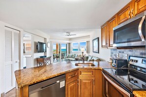 Fridge, microwave, oven, stovetop - Your Beach Vacation Begins: Convenient & Carefree! (St. Pete Beach)