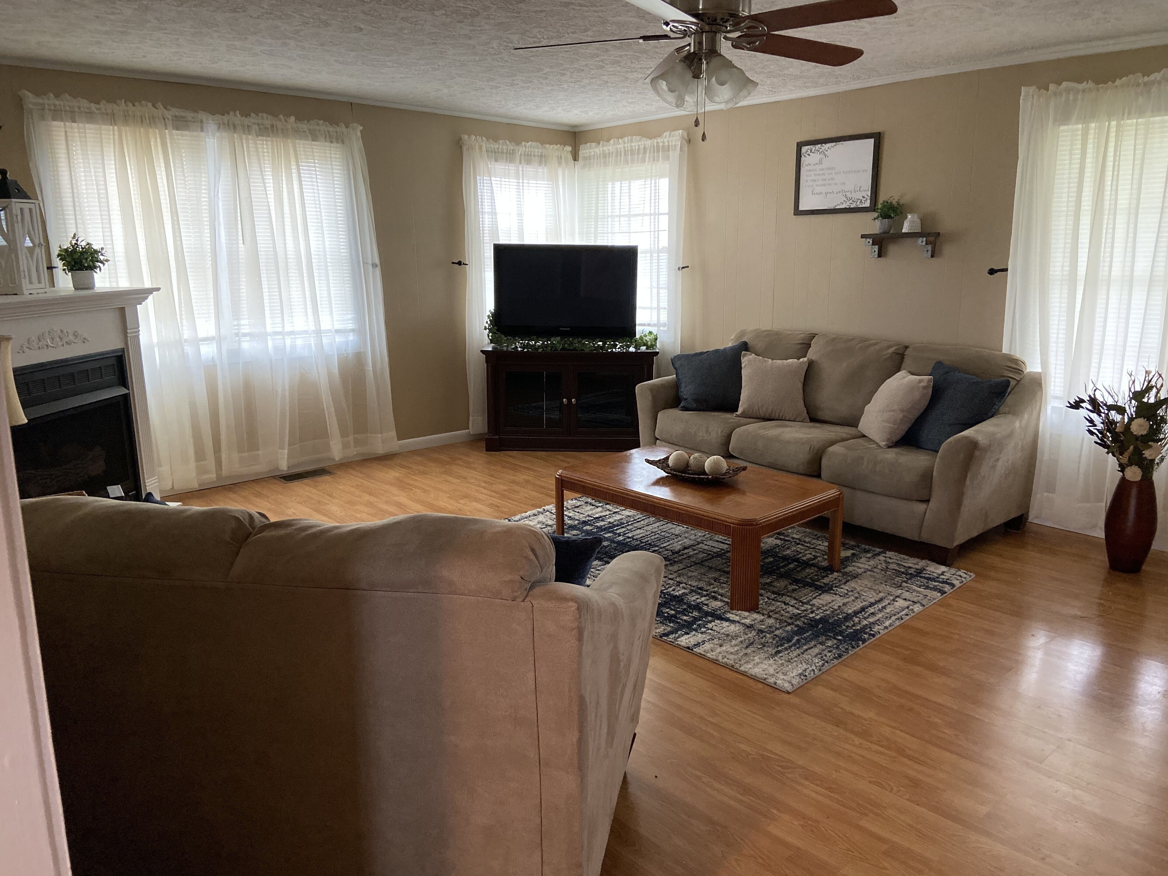 Beautiful Farmhouse near Lake Cumberland