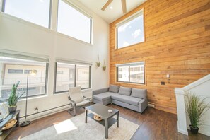 Condo Deluxe, 1 habitación, chimenea, junto al lago (Mall 1423) | Exterior
