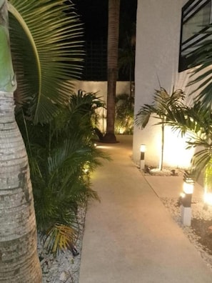 Deluxe Room, 1 Bedroom, Kitchen | Garden view