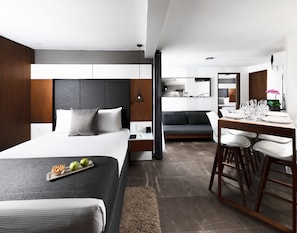 Habitación Deluxe, 2 habitaciones, cocina | Ropa de cama de alta calidad, edredón y camas con efecto memoria 
