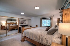 4 Schlafzimmer, Schreibtisch, Bügeleisen/Bügelbrett, Reisekinderbett