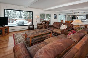 Smart TV, fireplace, DVD player, books