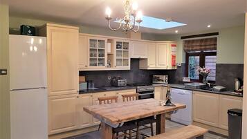 Dishwasher, cookware/dishes/utensils