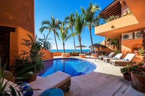 Piscine couverte, piscine extérieure