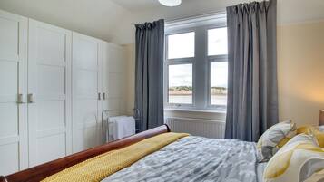 3 bedrooms, free WiFi, bed sheets