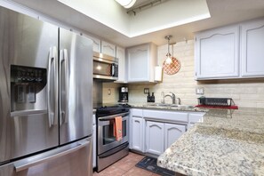 Fridge, microwave, oven, stovetop - Luxe & Spacious Gem: Pool ~ 15min to Downtown ~ Parking! (Tucson)