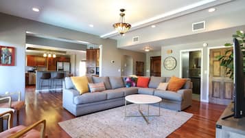 Smart TV, fireplace, ping pong, books