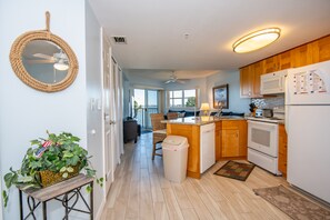 冰箱、微波炉、烤箱、炉灶