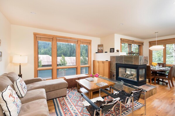 Smart TV, fireplace, DVD player, stereo - TERRACES 101- Ski-In/Ski-Out Slopeside Condo, Meadows of Mountain Village, (Mountain Village)