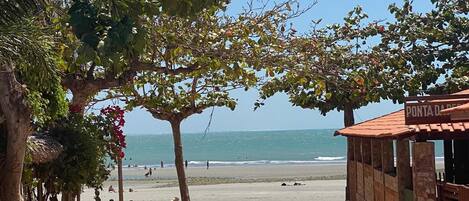 Vista para praia/oceano