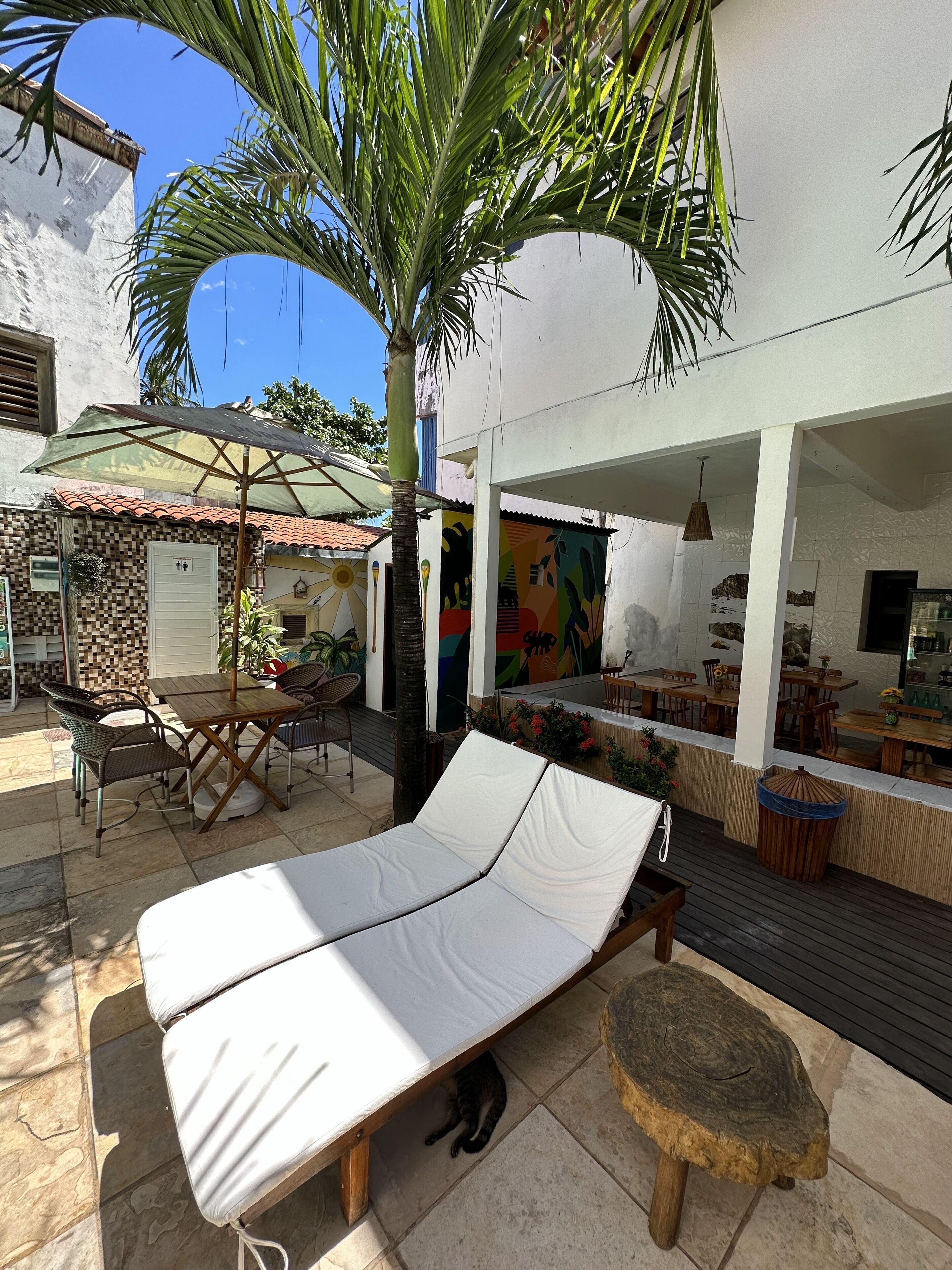 32-英寸LED 电视 （配备有线频道）、电视