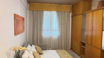 1 quarto, Wi-Fi de cortesia, roupa de cama