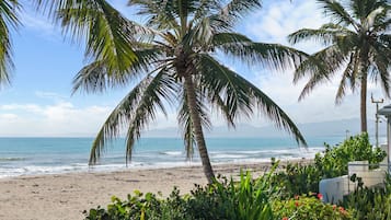 Am Strand, LiegestĂŒhle, StrandtĂŒcher