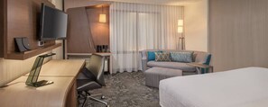 Hypo-allergenic bedding, desk, laptop workspace, soundproofing - Courtyard by Marriott Elkhart (Elkhart)