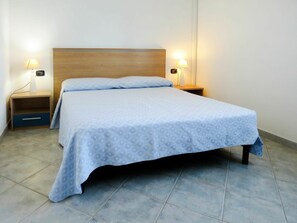 2 Schlafzimmer, Reisekinderbett, Bettwäsche