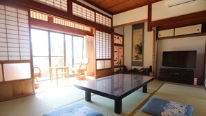 Casa (Private Vacation Home) | Sala de estar | Televisión de pantalla plana 