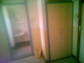 Quarto casal | Banheiro | Chuveiro, chuveiro com efeito de chuva, produtos de toalete grátis 