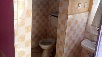 Single Room | Bathroom | Shower, rainfall showerhead, slippers, towels