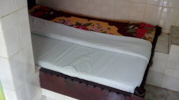 Single Room | Desk, free WiFi, bed sheets