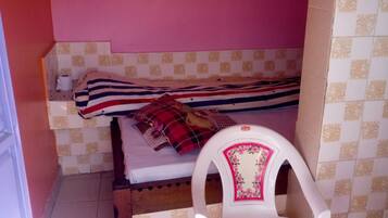 Single Room | Desk, free WiFi, bed sheets