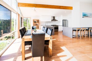 House | In-room dining