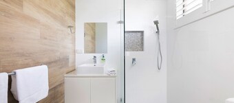 Chill Out at Fingal - Jellicoe Close - Pet Friendly Duplex in Fingal Bay
