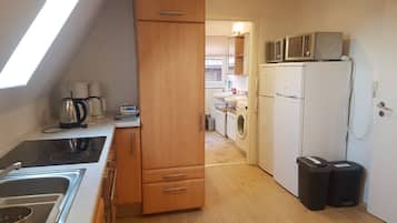 Kühlschrank, Mikrowelle, Geschirrspüler