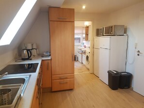 Kühlschrank, Mikrowelle, Geschirrspüler