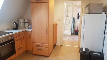 Kühlschrank, Mikrowelle, Geschirrspüler