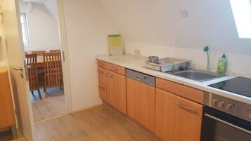 Kühlschrank, Mikrowelle, Geschirrspüler