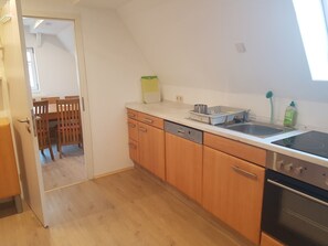 Kühlschrank, Mikrowelle, Geschirrspüler