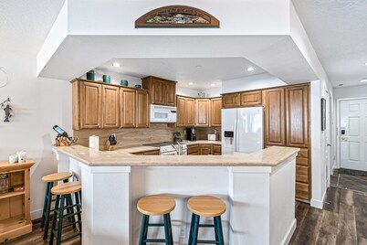 Lakefront Condo w/ Stunning Views, Balcony, & Fireplace