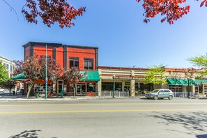 Exterior - Lakefront Condo w/ Stunning Views, Balcony, & Fireplace (Harrison)