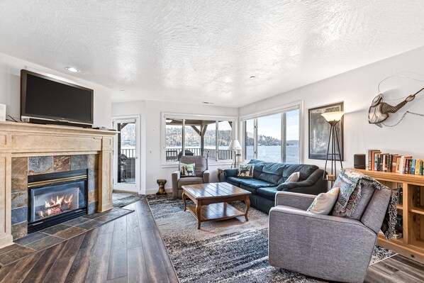 TV, fireplace, DVD player, books - Lakefront Condo w/ Stunning Views, Balcony, & Fireplace (Harrison)